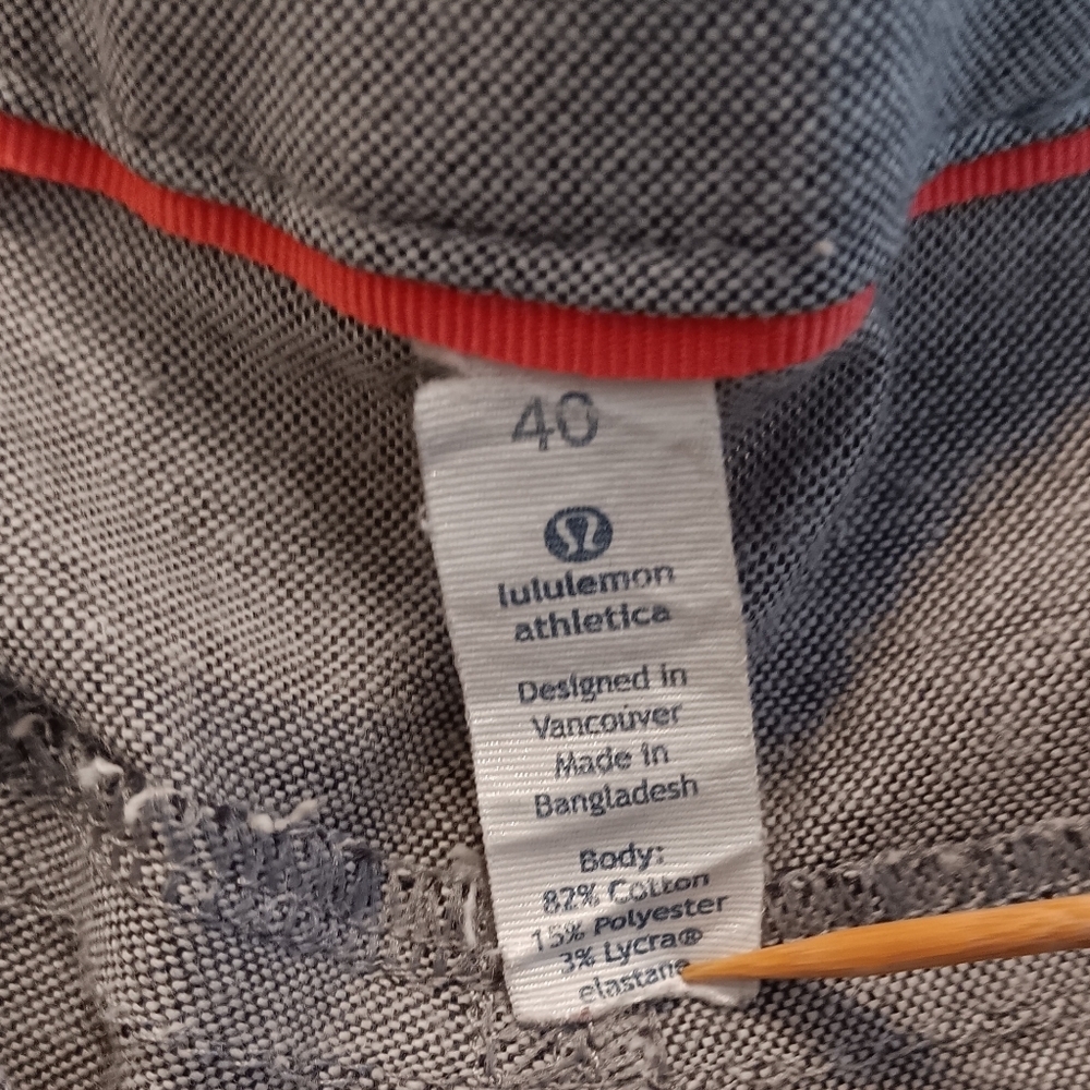 Lululemon Gray Athletica Short Men's Sz 40 - Picture 8 of 10